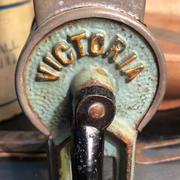 Victoria VTG Antique Hand Crank Grater Farmhouse Kitchen Home Decor Tool - Picture 2 of 16